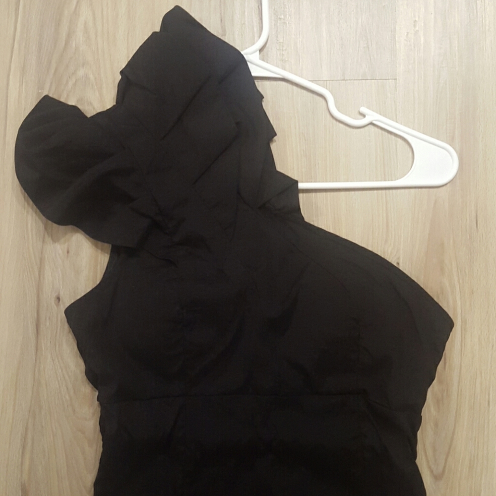 Black top - Picture 3 of 5